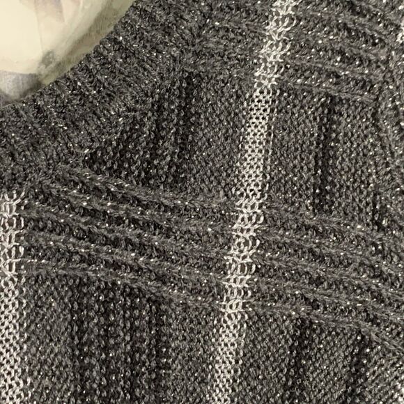 Simply Vera Wang Sweater Top Women Size XS Knit Front Silky Back Gray White - Picture 7 of 16